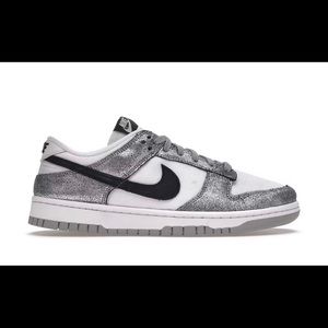 Nike Dunk Low
Golden Gals Metallic Silver (Women's)